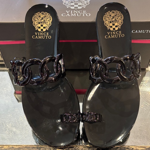 New with tags Vince Camuto Glossy Black Chain-Link Toe-Loop Sandals - Picture 6 of 7